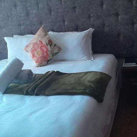 מטונזיני Royal Guesthouse מראה חיצוני תמונה