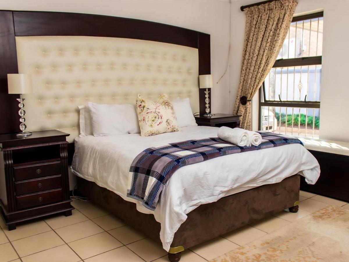 מטונזיני Royal Guesthouse חדר תמונה