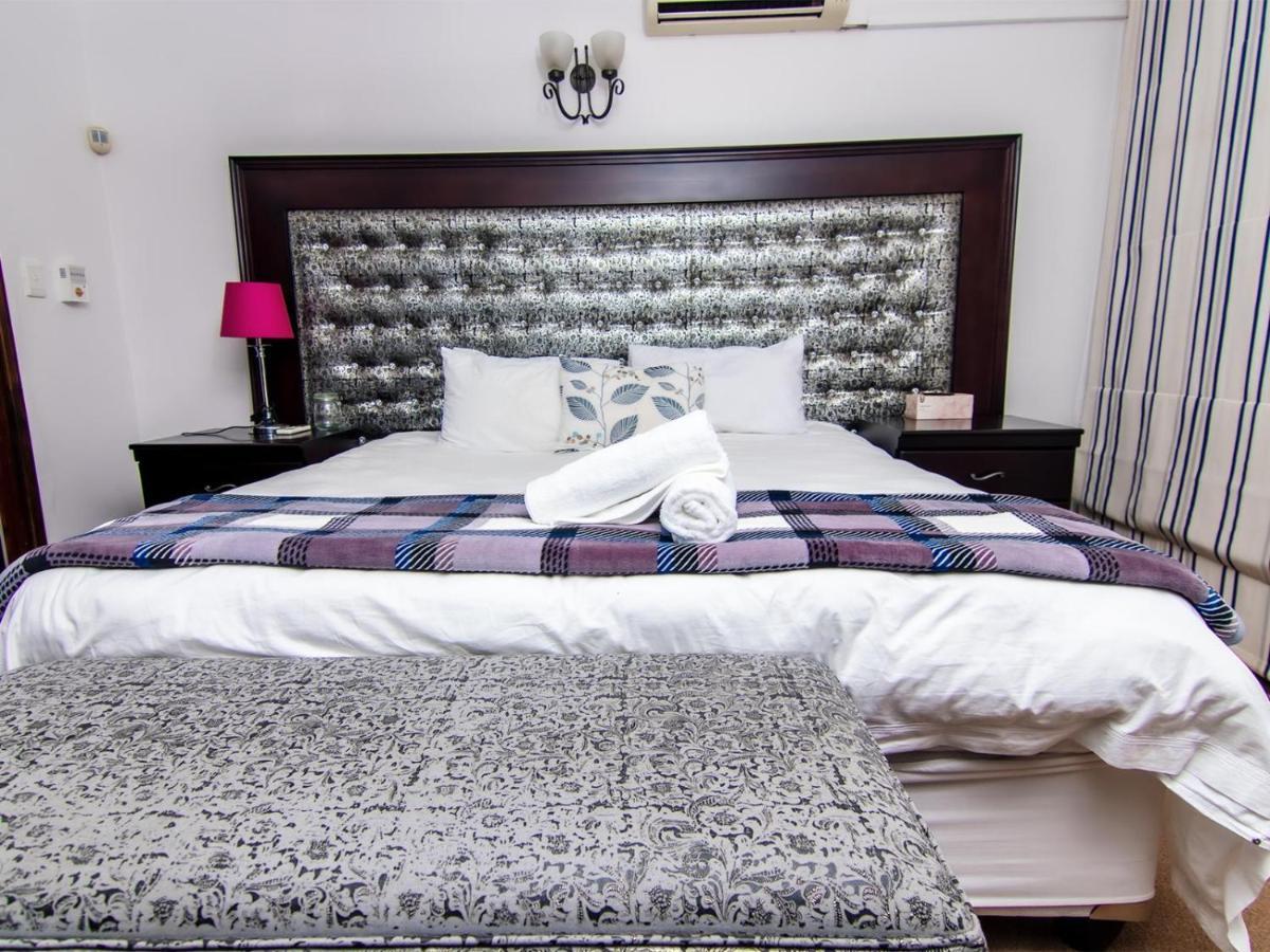 מטונזיני Royal Guesthouse חדר תמונה