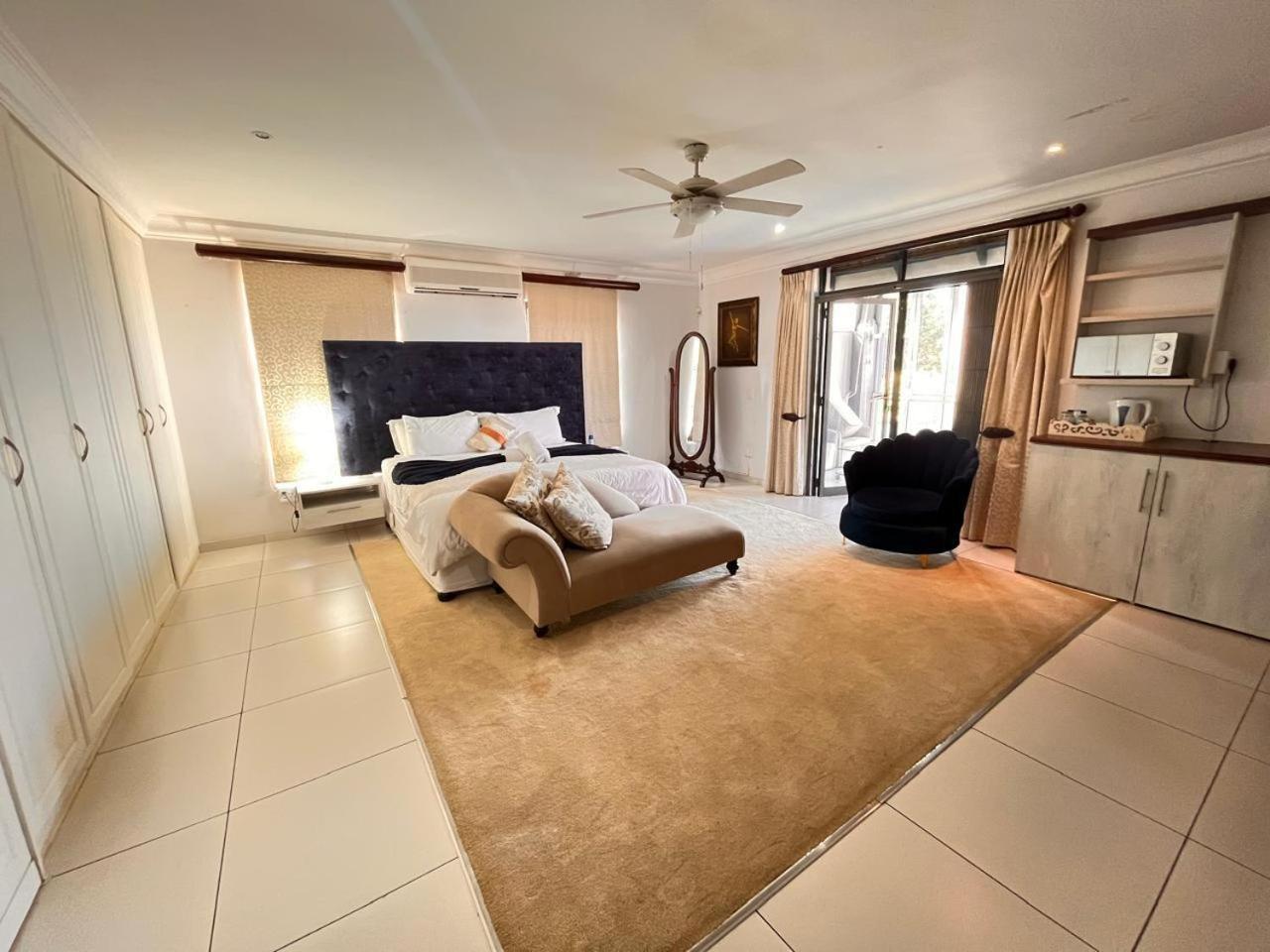 מטונזיני Royal Guesthouse חדר תמונה