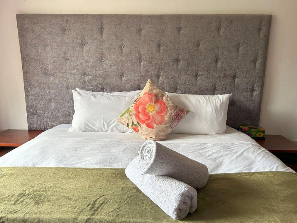 מטונזיני Royal Guesthouse חדר תמונה