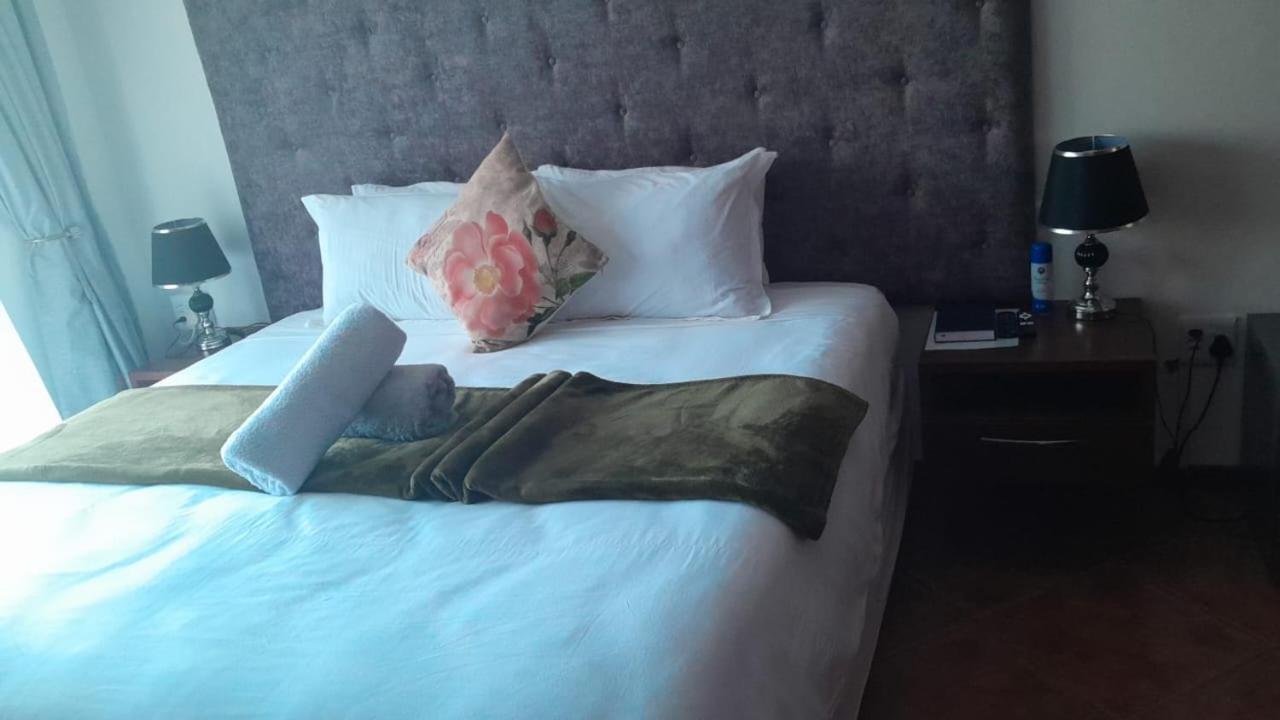 מטונזיני Royal Guesthouse מראה חיצוני תמונה