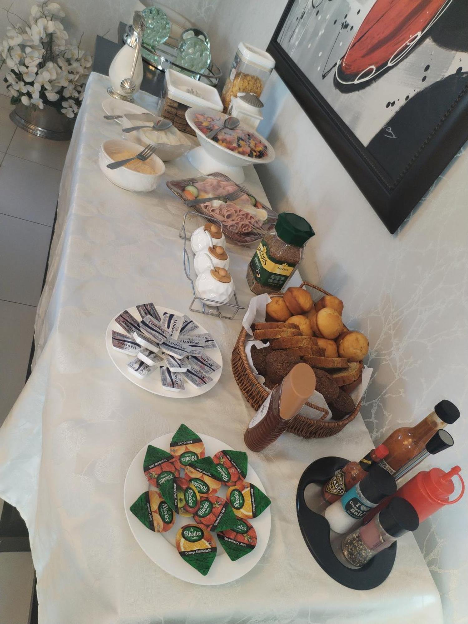 מטונזיני Royal Guesthouse מראה חיצוני תמונה