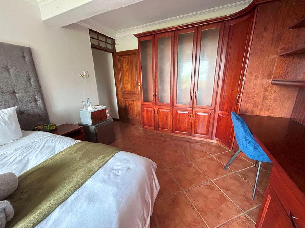 מטונזיני Royal Guesthouse חדר תמונה