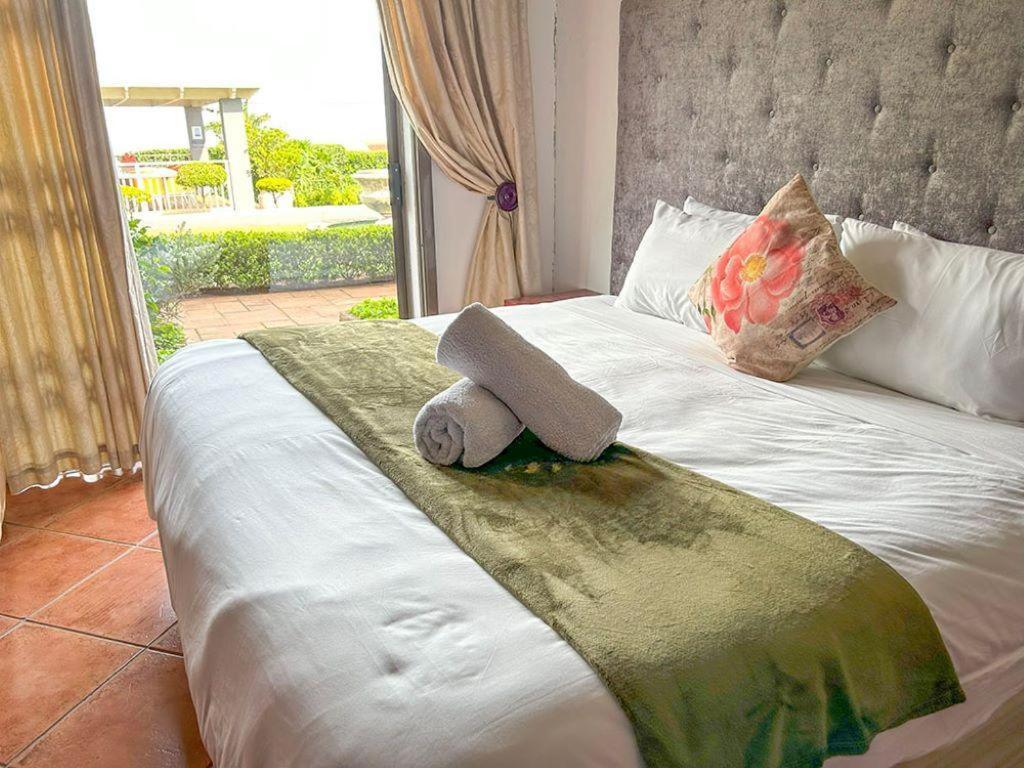 מטונזיני Royal Guesthouse חדר תמונה